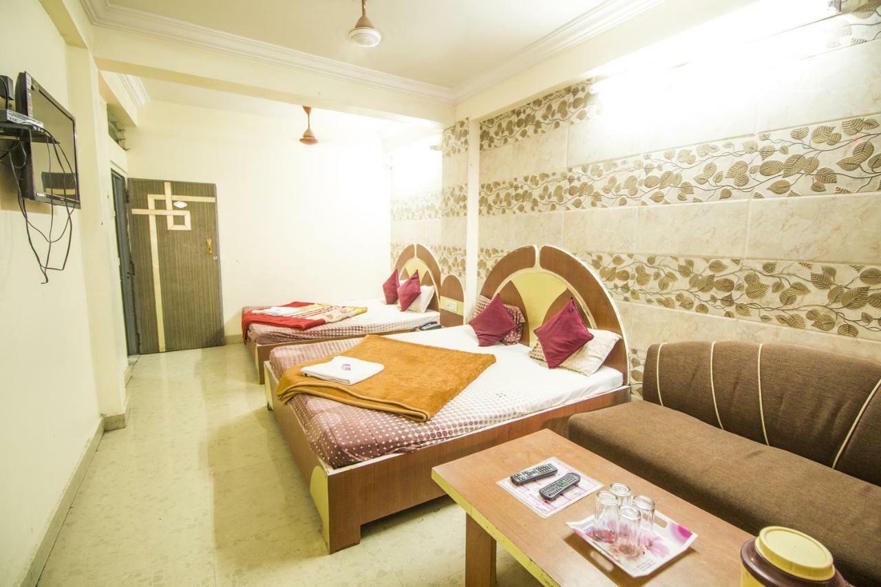 Hotel Gujarat Palace Uddzsaín Kültér fotó