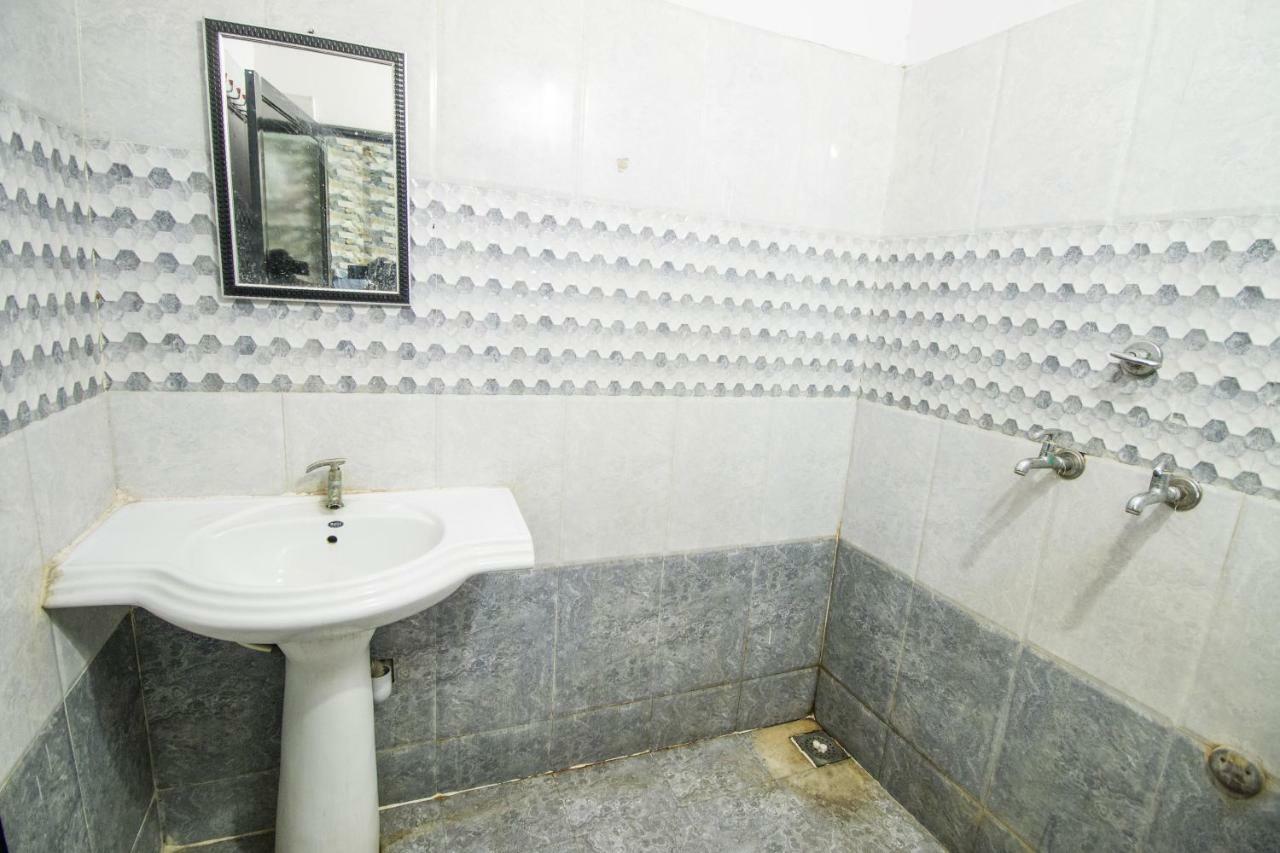Hotel Gujarat Palace Uddzsaín Kültér fotó