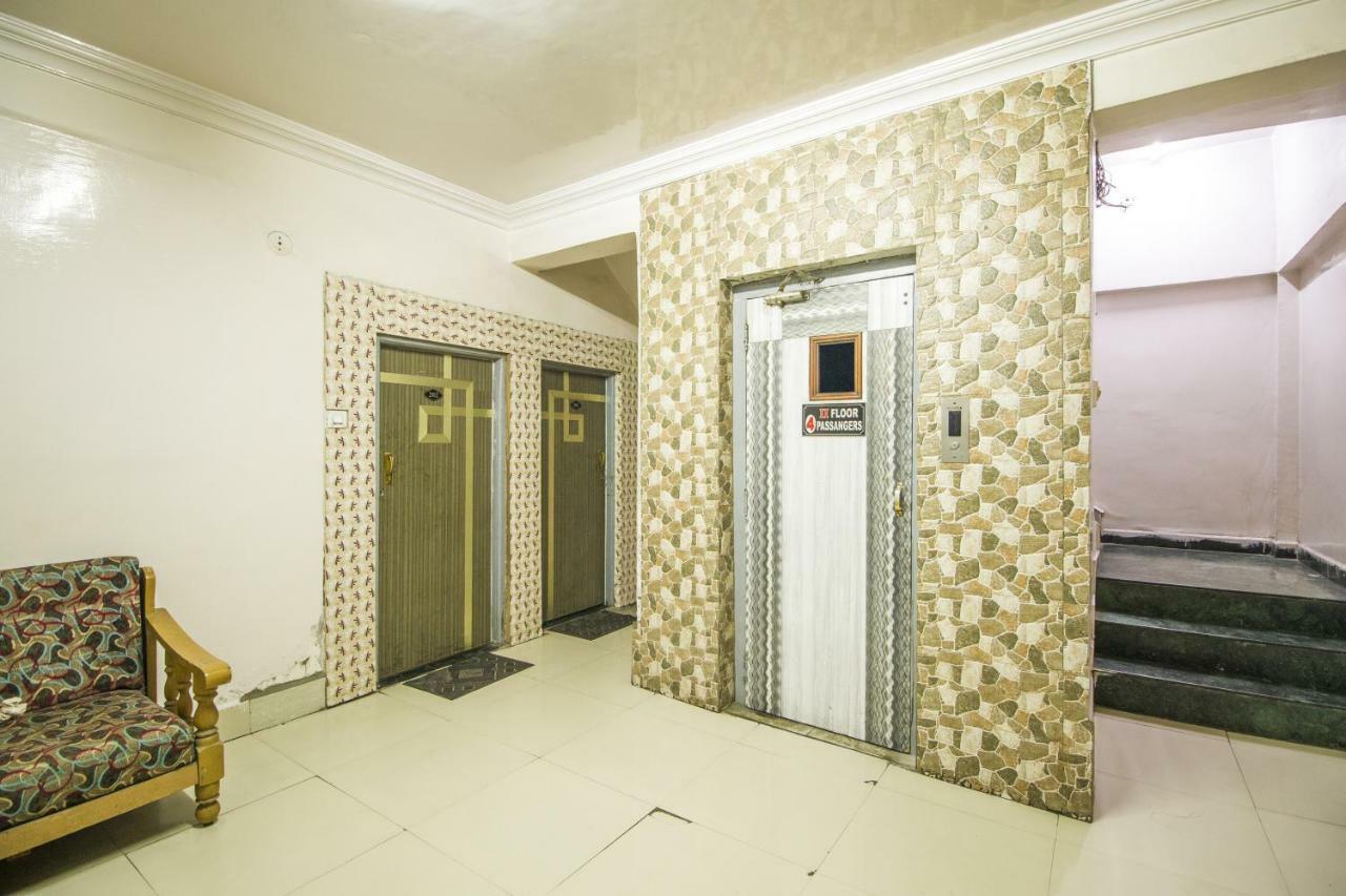Hotel Gujarat Palace Uddzsaín Kültér fotó