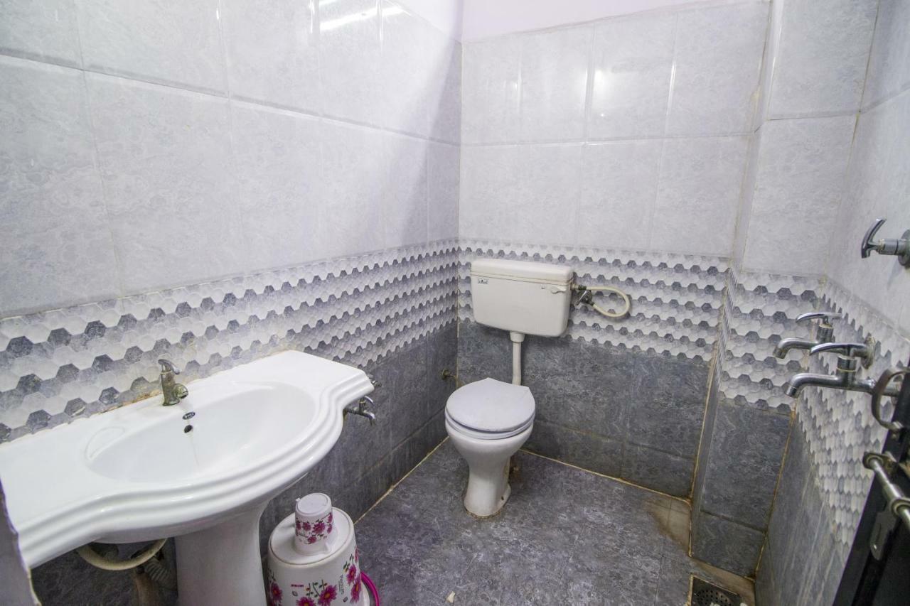 Hotel Gujarat Palace Uddzsaín Kültér fotó