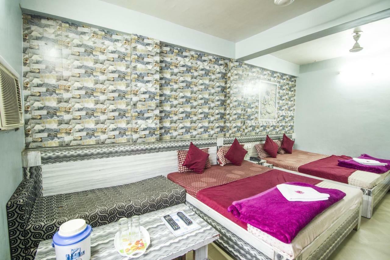Hotel Gujarat Palace Uddzsaín Kültér fotó