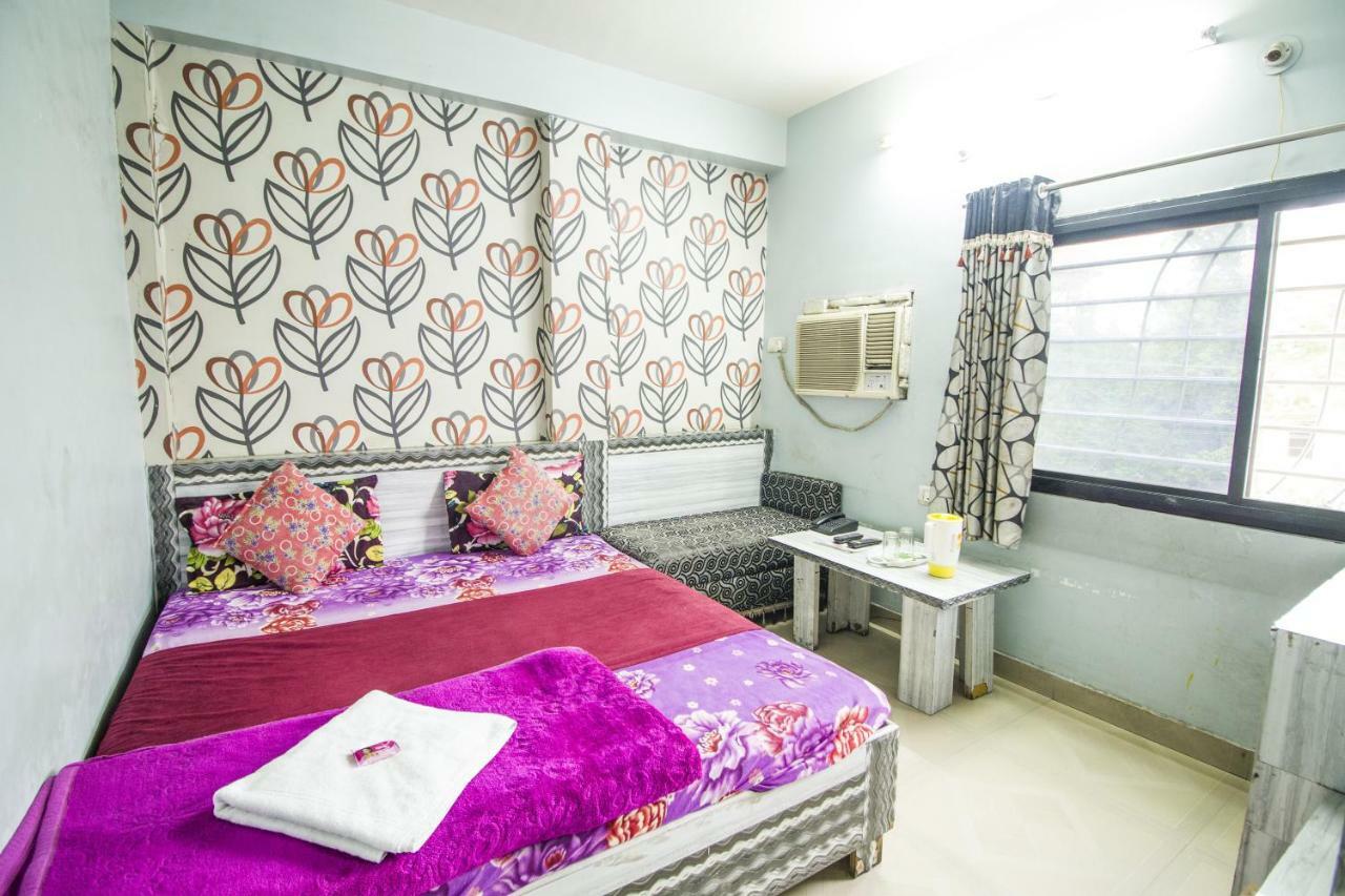 Hotel Gujarat Palace Uddzsaín Kültér fotó