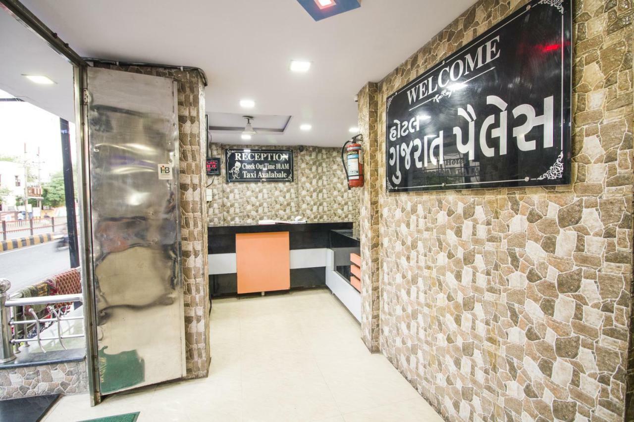 Hotel Gujarat Palace Uddzsaín Kültér fotó